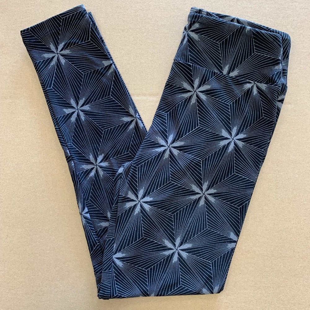 LuLaRoe OS Starburst Leggings